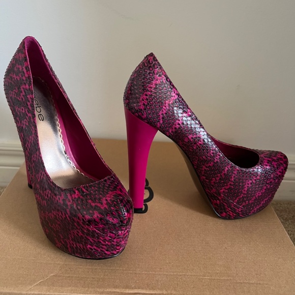 Bebe size 5 high platform - Picture 1 of 3